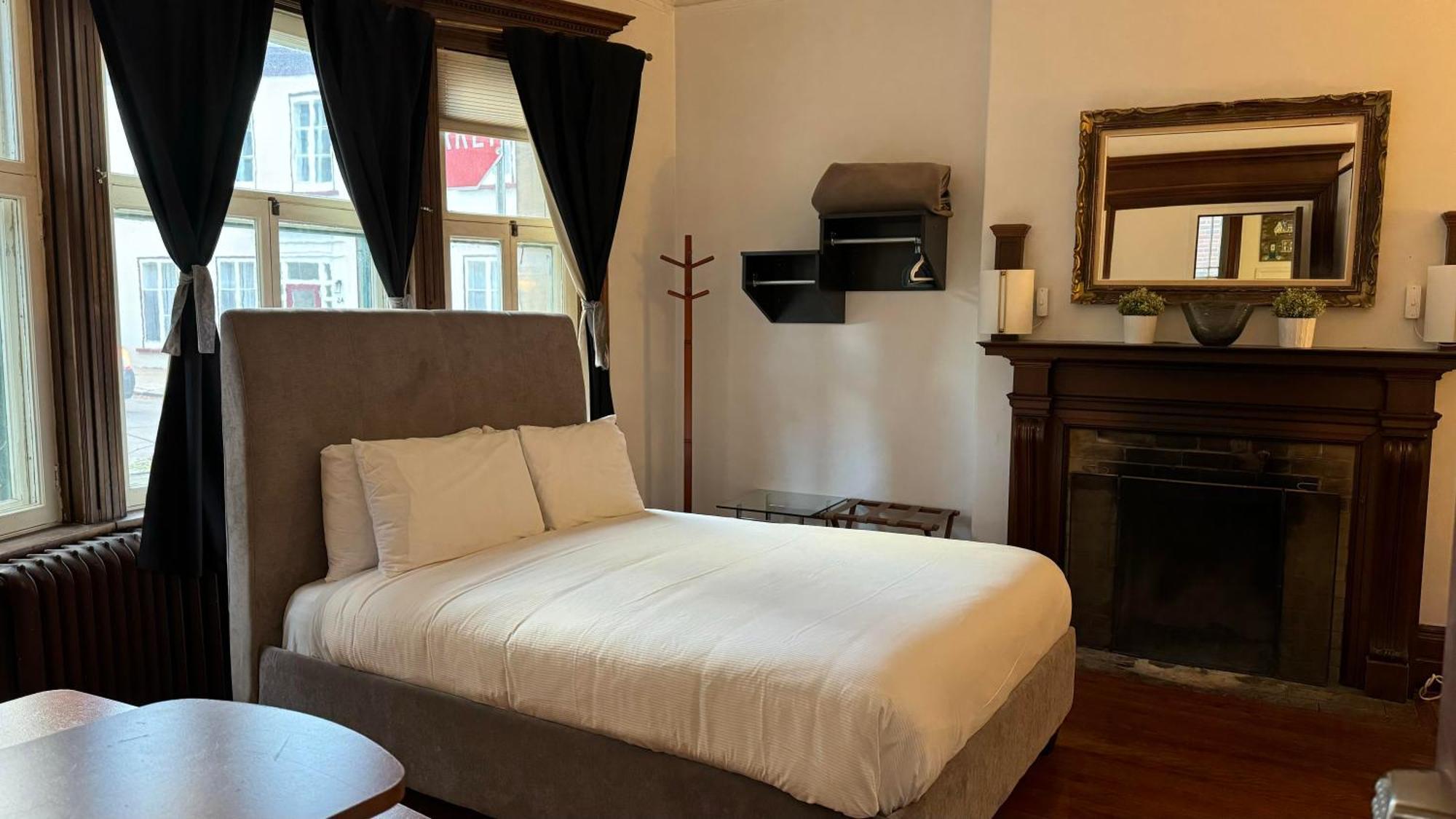 E-Hotel Des Grisons ケベックシティ エクステリア 写真