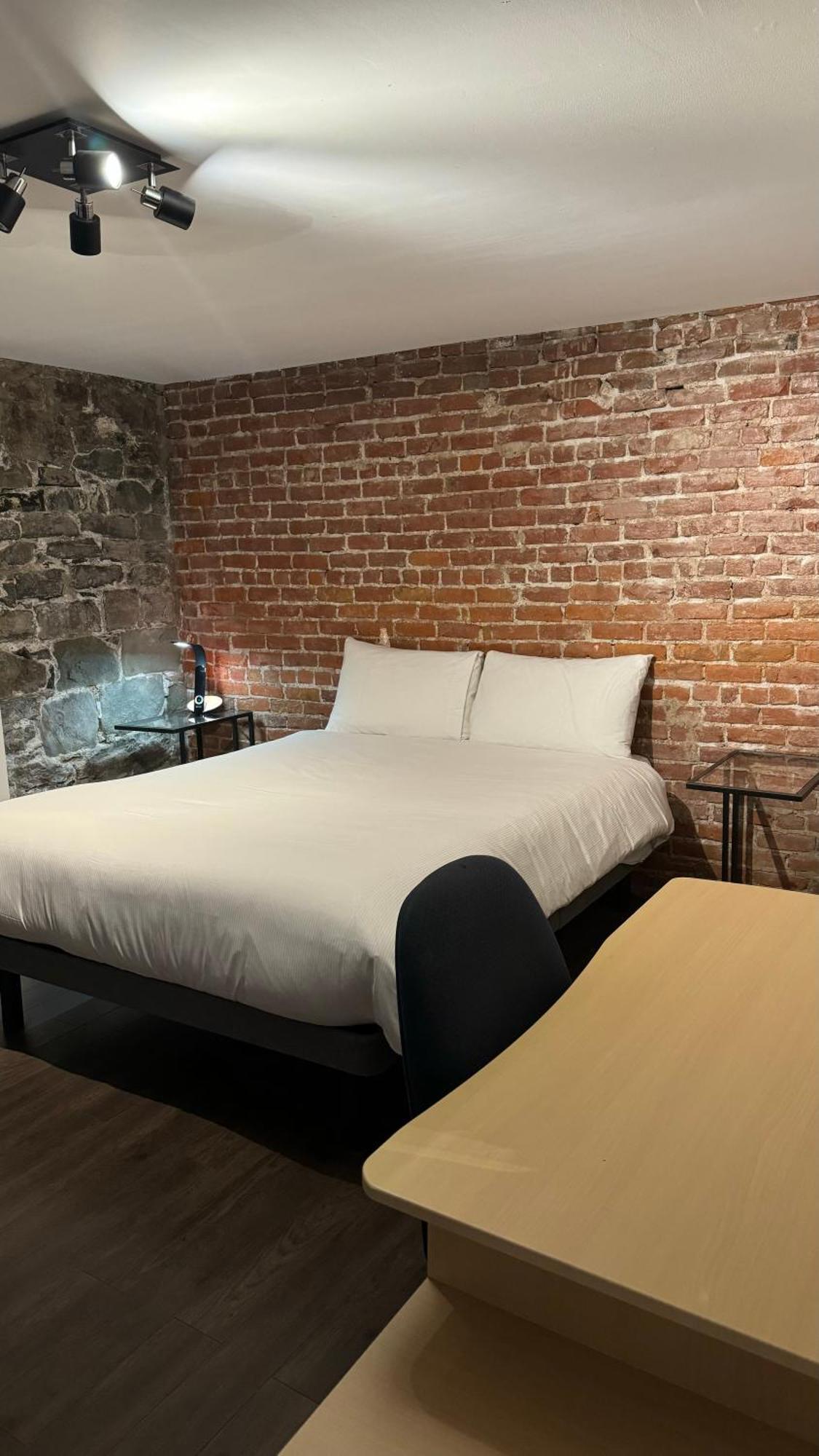 E-Hotel Des Grisons ケベックシティ エクステリア 写真