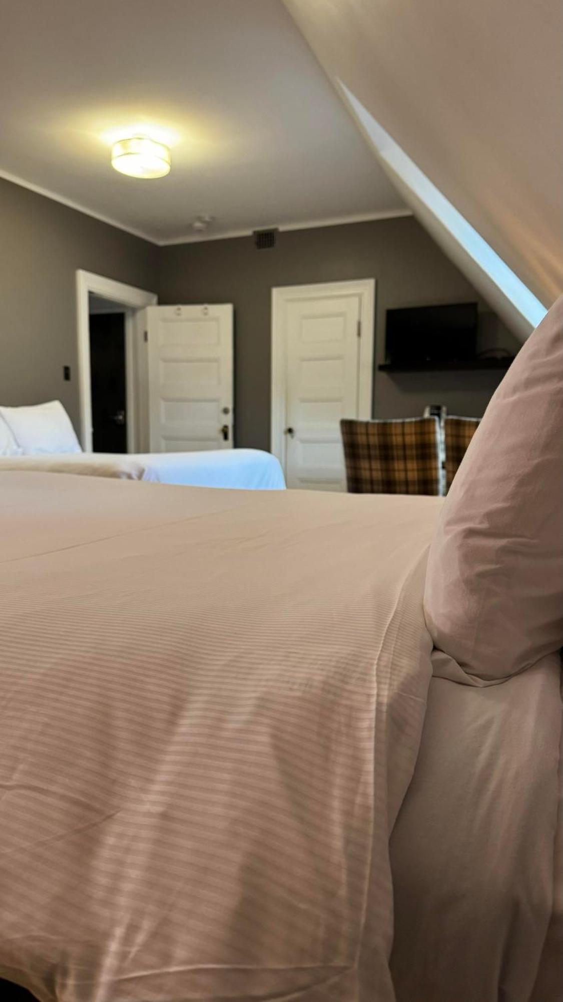 E-Hotel Des Grisons ケベックシティ エクステリア 写真