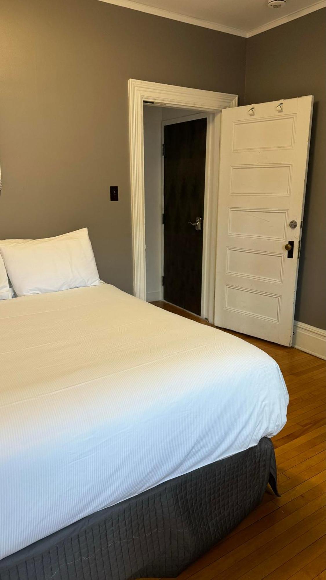 E-Hotel Des Grisons ケベックシティ エクステリア 写真